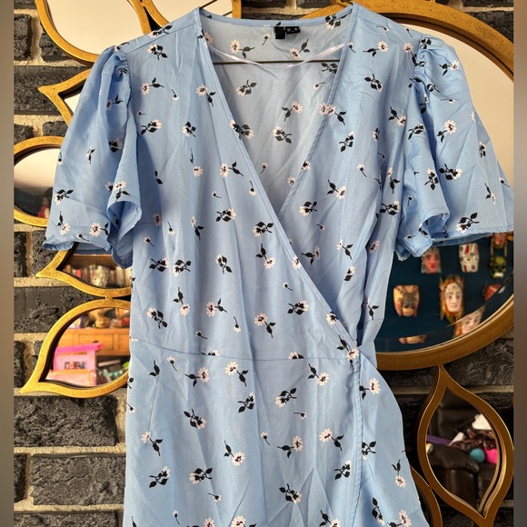 Vero Moda Asymmetrical Floral Dress in Light Blue - Picture 3 of 6